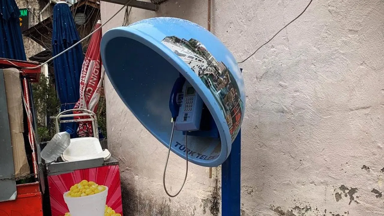 Cezaevinde İletişim Kurmanın Kolay Yolu: Ankesörlü Telefon Kartları